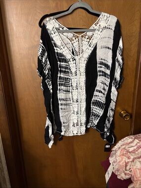 Boho Crochet-Trim Tie-Dye Tunic cover up Black & White